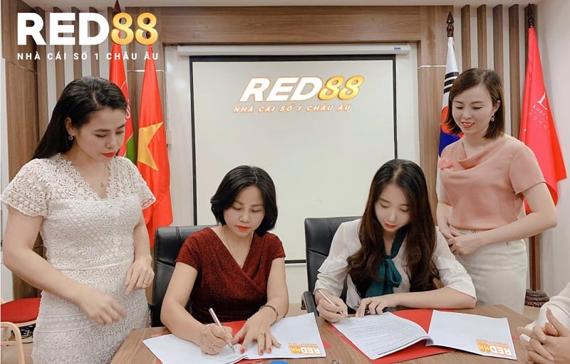 Khánh Huyền được Red88 tin tưởng chọn mặt gửi vàng