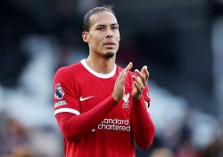 Câu lạc bộ Al-Nassr 'chiêu mộ' ngôi sao Van Dijk của Liverpool