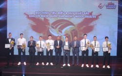 Trao giải V-League 2023/24: Tiền đạo CLB Nam Định Rafaelson giành ‘cú ăn 3’