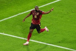 Vận đen tiếp tục đeo bám, Lukaku lần thứ 3 bị VAR tước bàn thắng